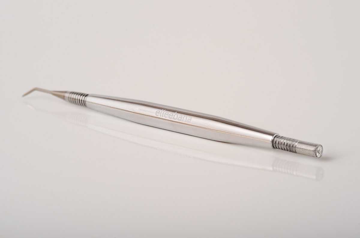 Elleebana Isolator Tool | Allure Professional Products